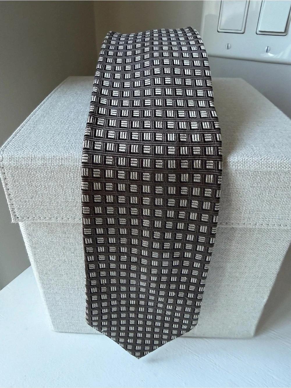 Brooks Brothers Gray and Cream Geometric Silk Tie